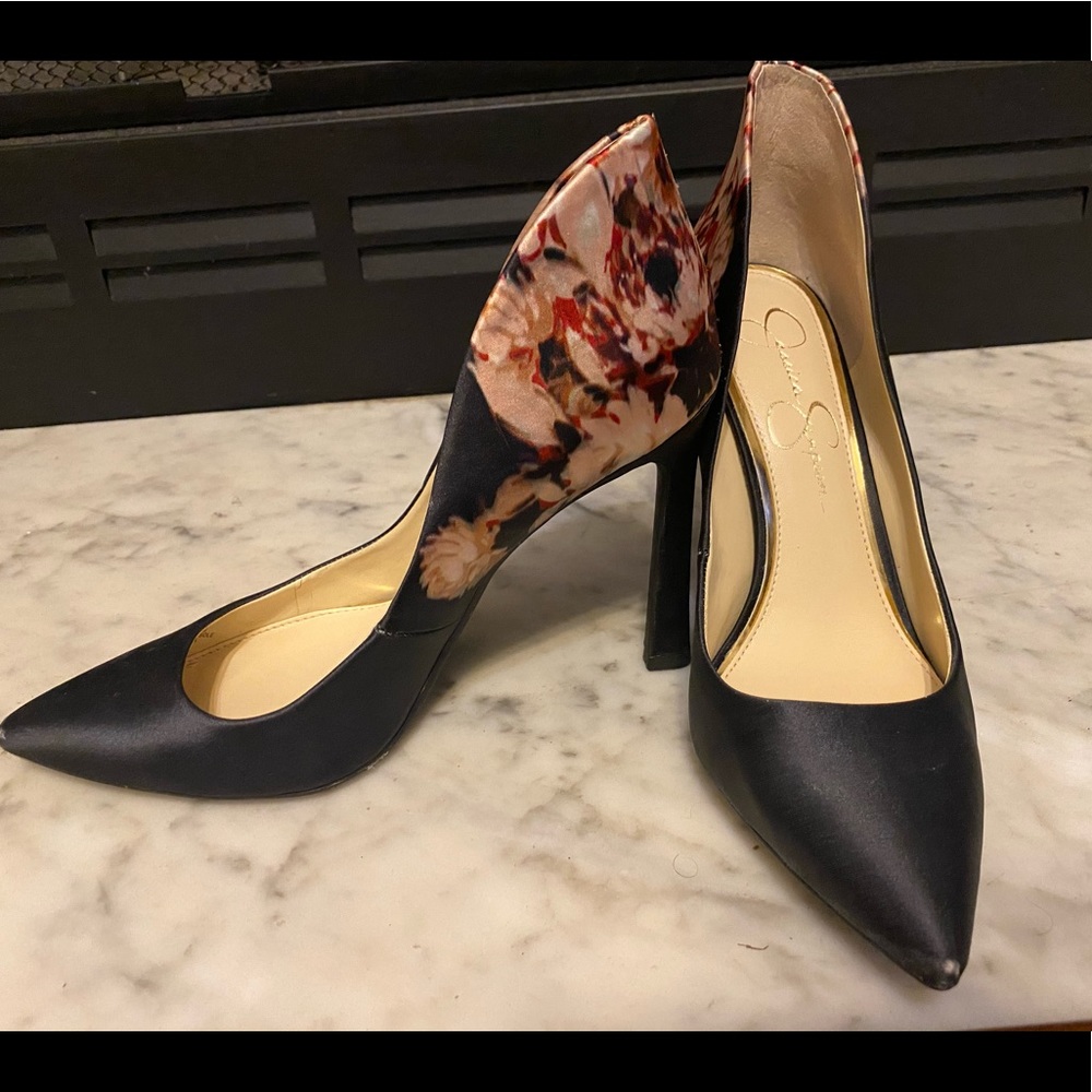 Jessica Simpson Black Floral Satin Pumps